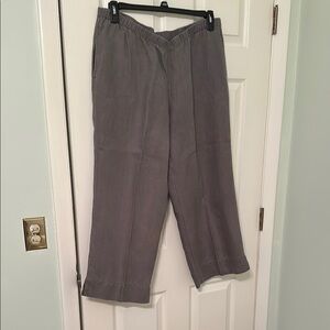 Gray Linen Cropped Pants with Elastic Waistband.